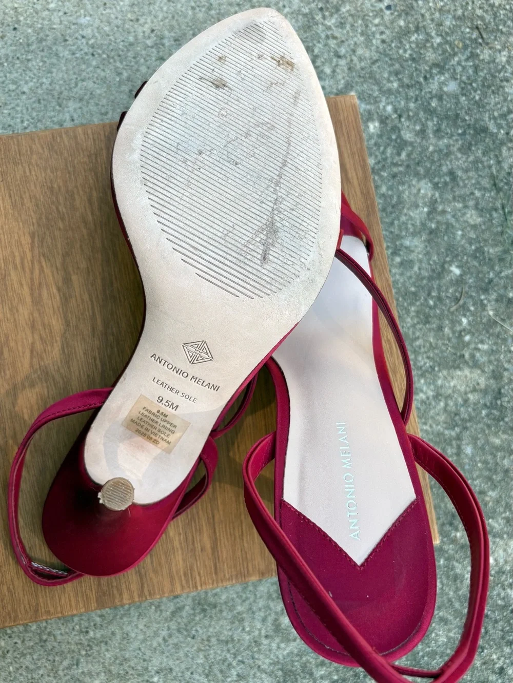 ANTONIO MELANI Satin Toe Thong Garnet Pointed Slingback Heels Size 9.5
